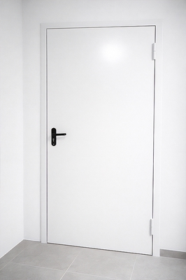 Белая огнестойкая дверь