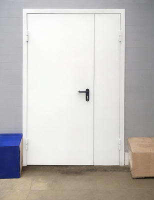 Белая полуторная дверь Белая полуторная дверь