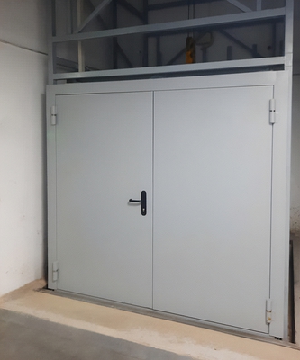 Дверь для погрузочного лифта