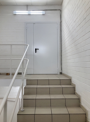 Дверь на этаж Дверь на этаж