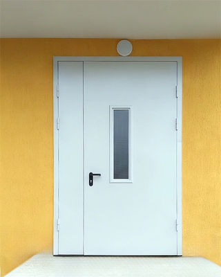 Дверь с армированным стеклом