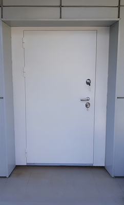 Дверь с боковыми расширениями Дверь с боковыми расширениями