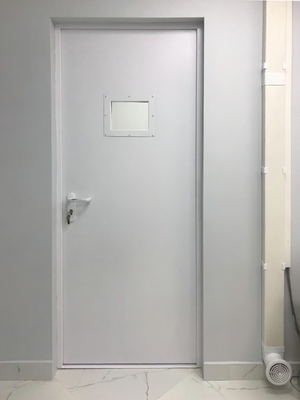 Дверь с небольшим окном