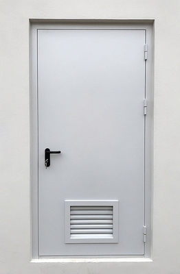Дверь с приточной вентиляцией