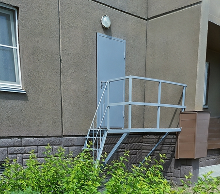 Дверь в помещение электрощитовой