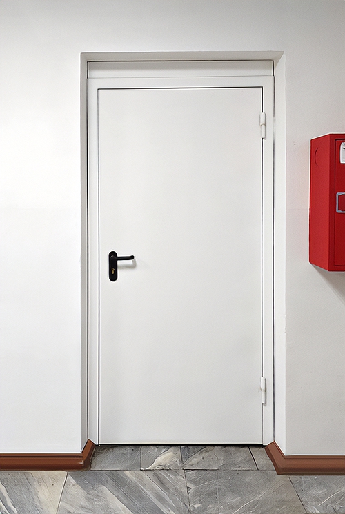 Дверь в служебное помещение