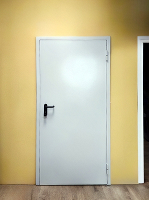 Дверь в служебное помещение
