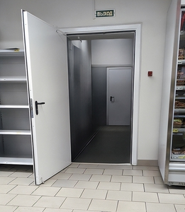 Пример установки в декабре: противопожарные двери для супермаркета