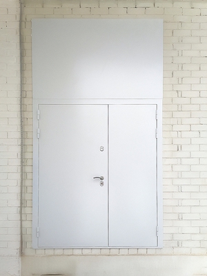 Двупольная дверь с верхней фрамугой
