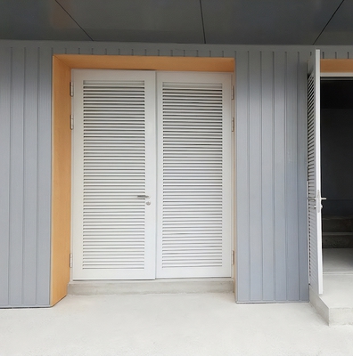 Двустворчатая дверь в трансформаторную