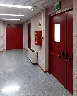 Красные огнезащитные двери