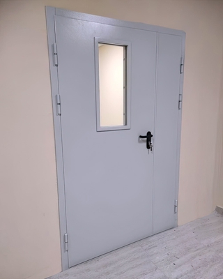 Остекленная полуторная дверь, фото снаружи