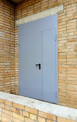 Полуторная дверь с фрамугой
