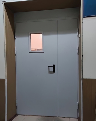 Полуторная дверь с окном, спереди