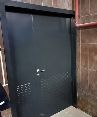 Полуторная дверь с вентиляцией Полуторная дверь с вентиляцией