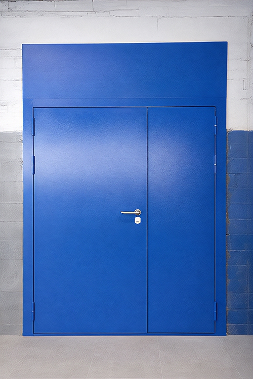 Синяя нестандартная дверь