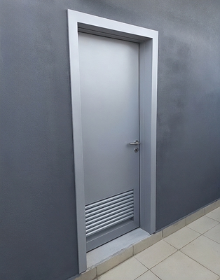 Стальная дверь с вентиляцией