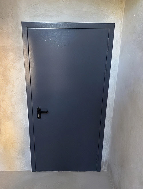 Темно-серая дверь ei