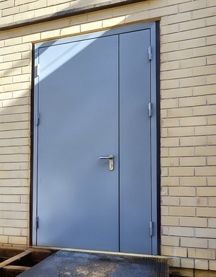 Уличная серая дверь EI-60 Уличная серая дверь EI-60