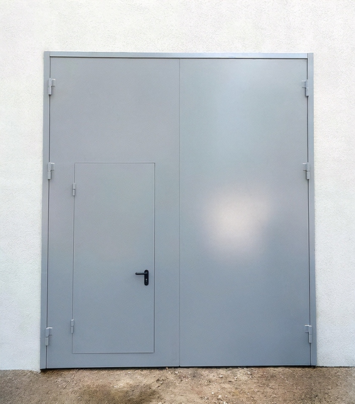 Ворота серого цвета