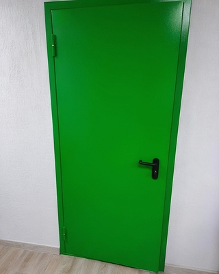Зеленая огнеупорная дверь