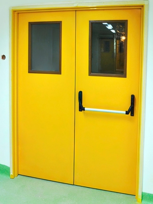 Желтая дверь с окнами