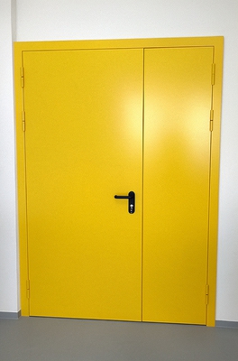 Желтая полуторная дверь Желтая полуторная дверь